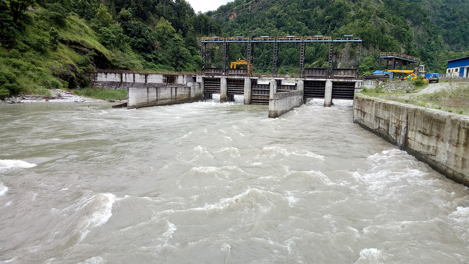 While hydropower operators enjoy benefits, investors are left emty-handed